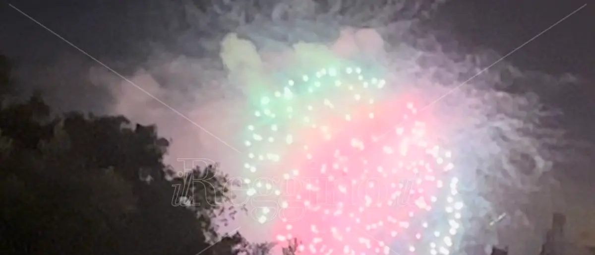 Reggio, anche fuochi d’artificio Tricolori nel giorno della \"passeggiata\" della Madonna della Consolazione - VIDEO