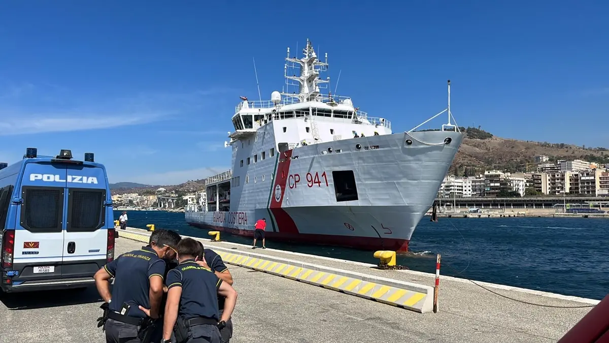 Reggio, al porto sbarcano oltre 500 migranti dalla nave Dattilo