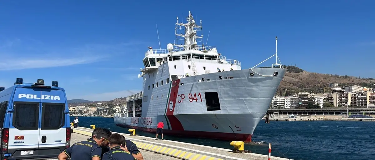 Reggio, al porto sbarcano oltre 500 migranti dalla nave Dattilo