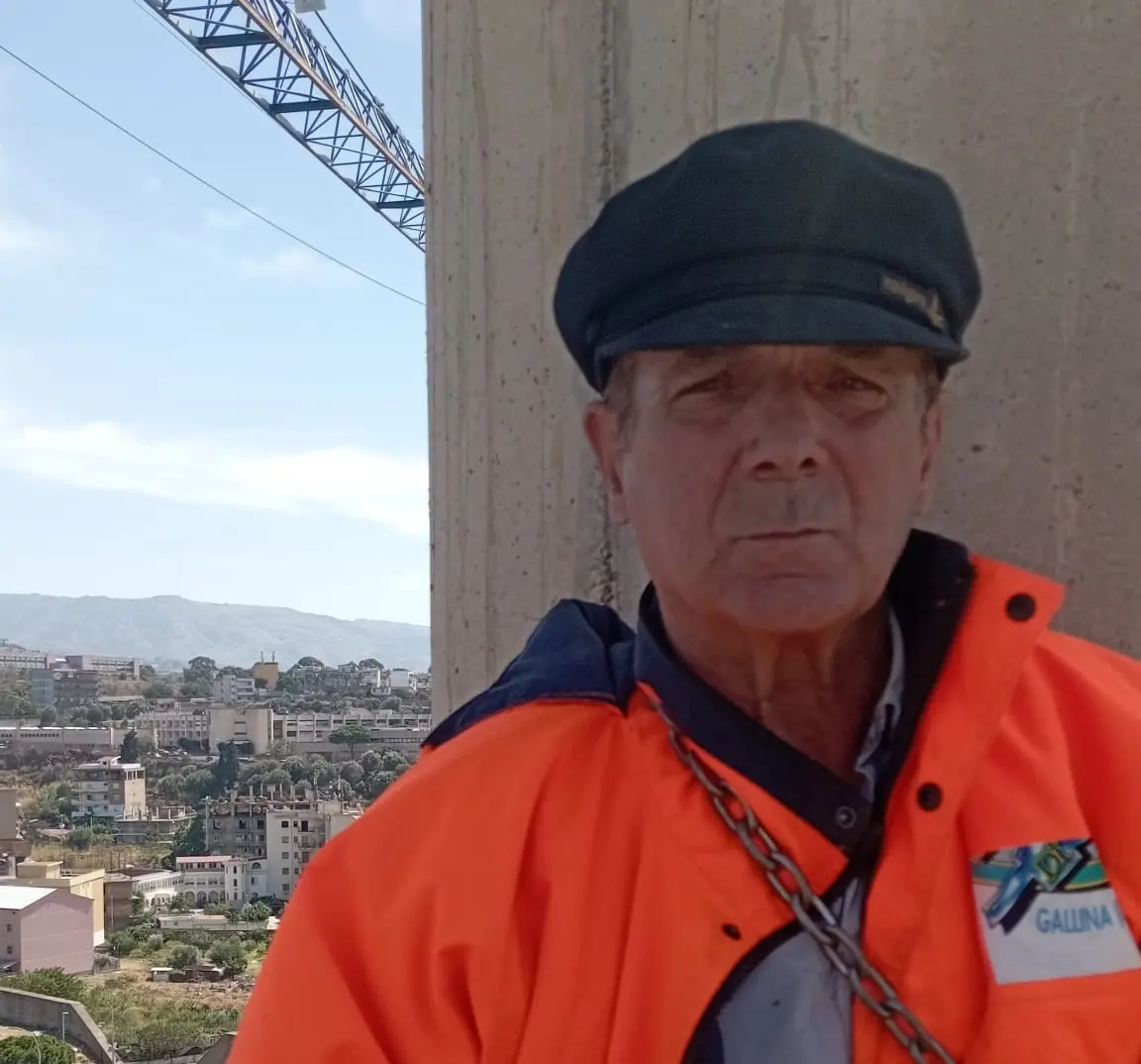 Reggio, il ristoratore Quattrone torna a protestare incatenandosi al 12° piano del costruendo palazzo di Giustizia