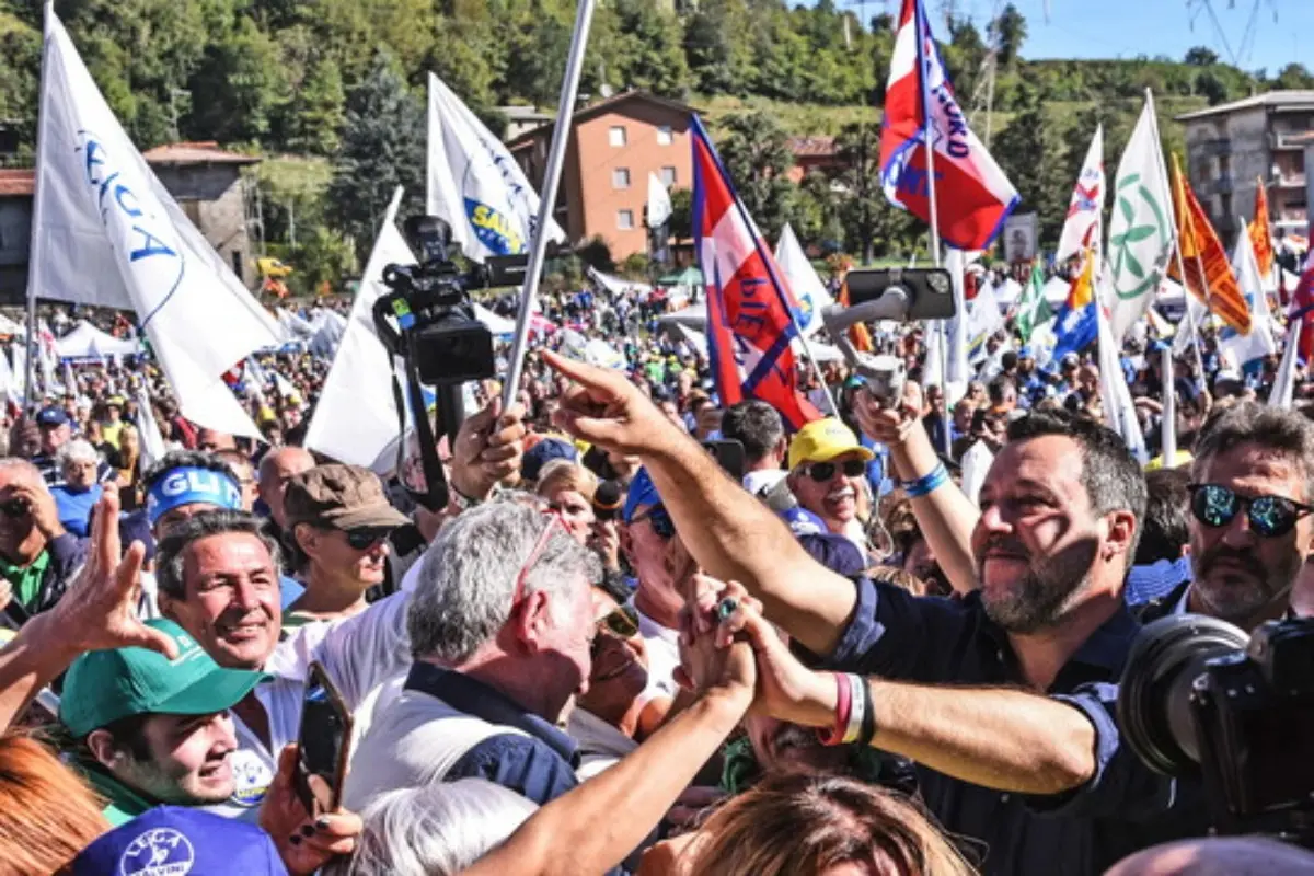 Lega a Pontida: dalla Calabria le t-shirt con la scritta \"sì Ponte\"