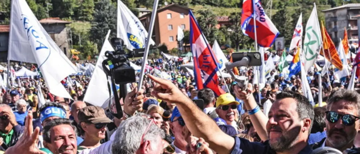 Lega a Pontida: dalla Calabria le t-shirt con la scritta \"sì Ponte\"