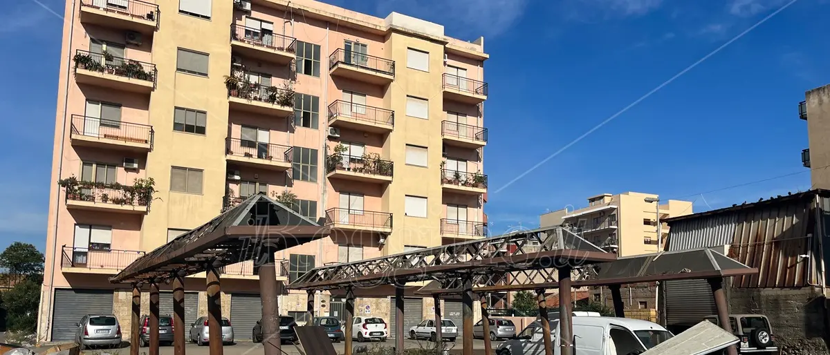 Reggio, rifiuti e degrado al rione Marconi: nessuna tregua - FOTO