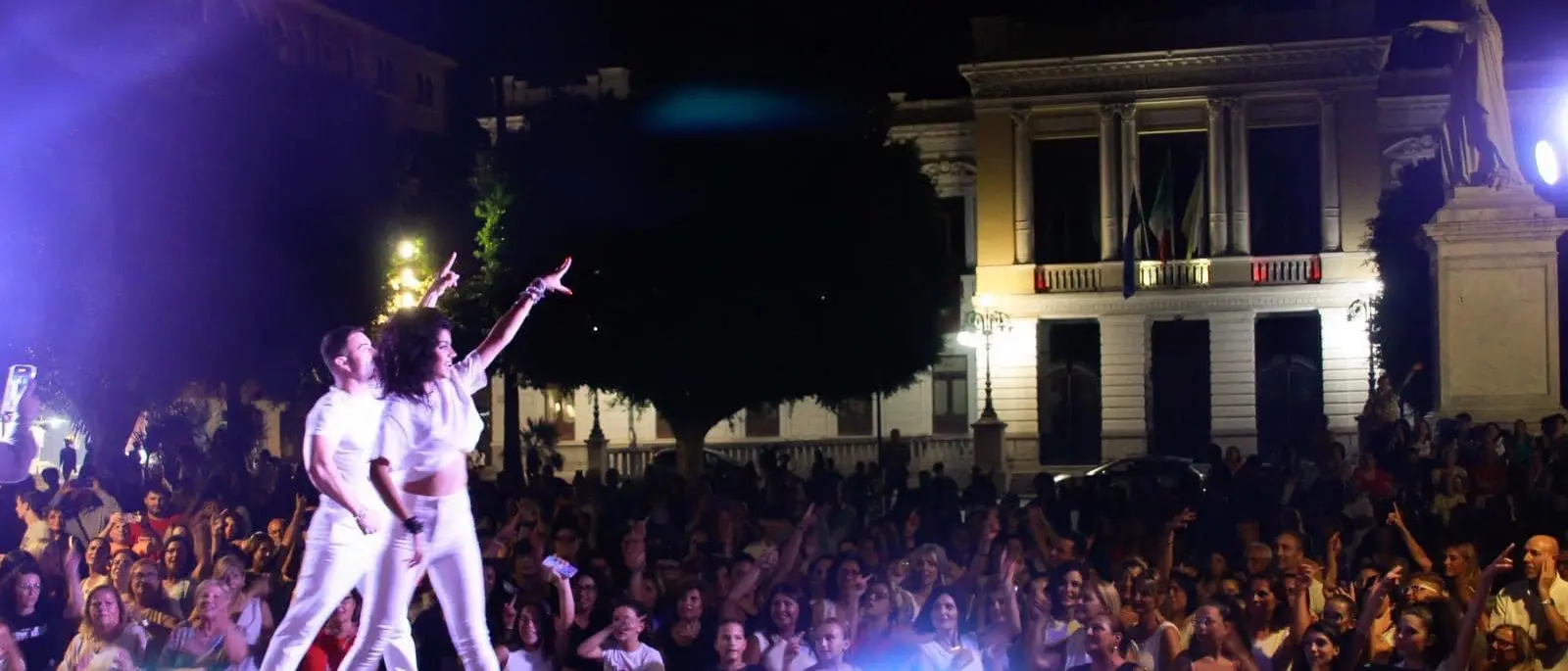 L’associazione Stardust con Joey & Rina fa esplodere Piazza Italia