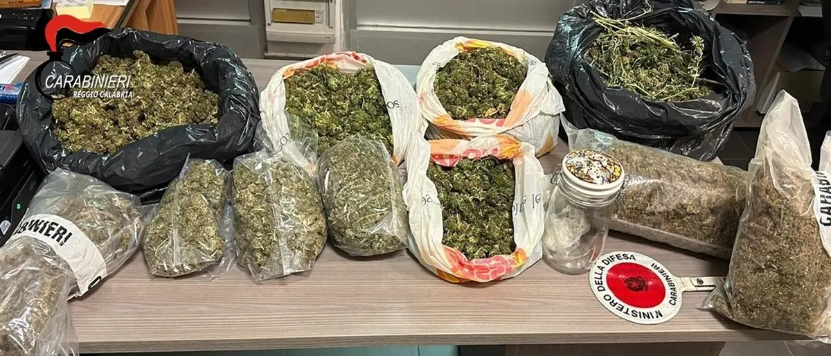 Reggio, trovato in possesso di 10 kg di marijuana: arrestato 19enne