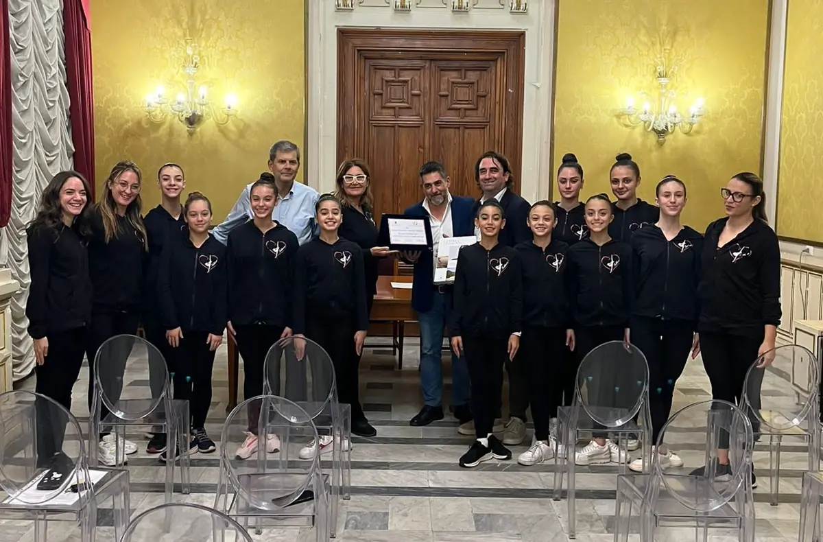Reggio, accolte a palazzo San Giorgio le giovani campionesse della Società Ginnastica Ritmica “Gebbione”