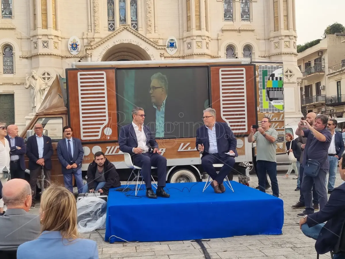 Reggio, Scopelliti torna in piazza e chiede ai cittadini di manifestare il dissenso