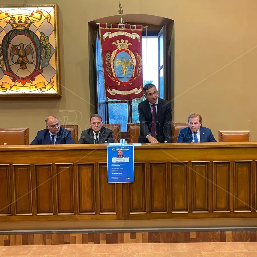 Il viceministro Cirielli a Locri: «Negli ultimi anni si è fatto poco per il Sud»