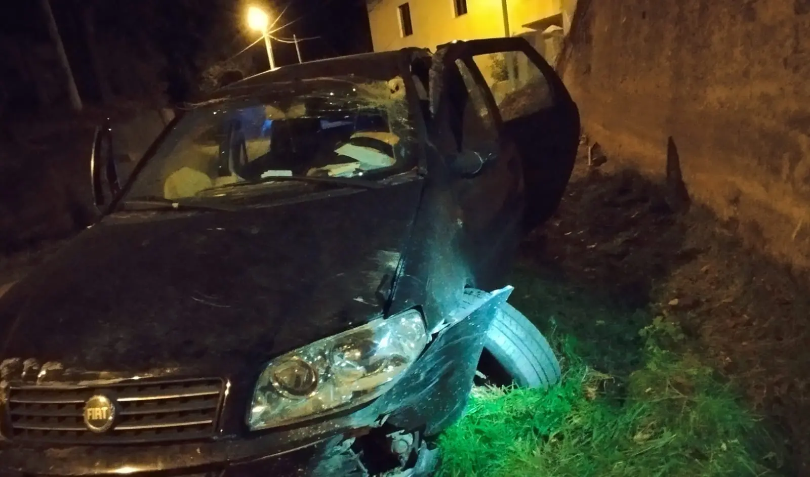 Gambarie, un'auto con a bordo quattro persone si capovolge: tre i feriti gravi