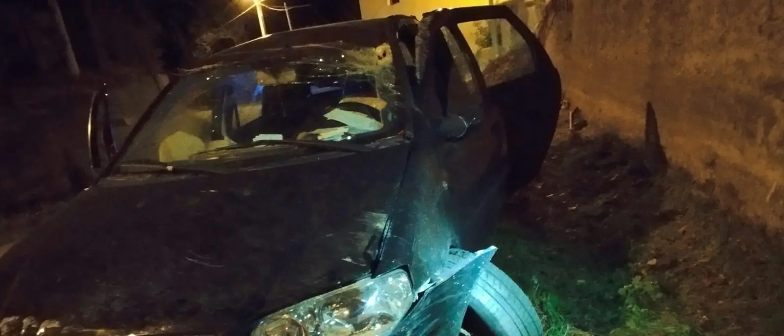 Gambarie, un'auto con a bordo quattro persone si capovolge: tre i feriti gravi