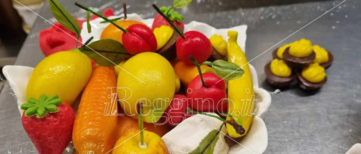 2 Novembre a Reggio, a tavola la dolcezza di frutta martorana e “ossa dei morti” - GALLERY