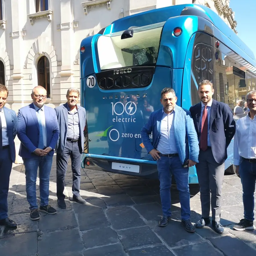 Reggio, nuovo test drive per i bus elettrici Atam, Versace e Brunetti: «Trasporto locale sempre più green»