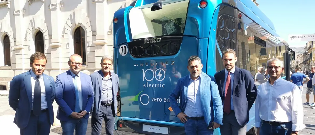 Reggio, nuovo test drive per i bus elettrici Atam, Versace e Brunetti: «Trasporto locale sempre più green»