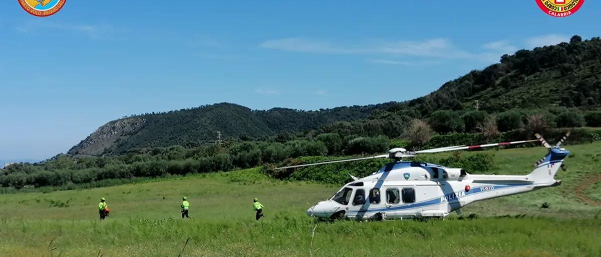 Reggio, soccorso alpino in azione con l’elicottero della polizia