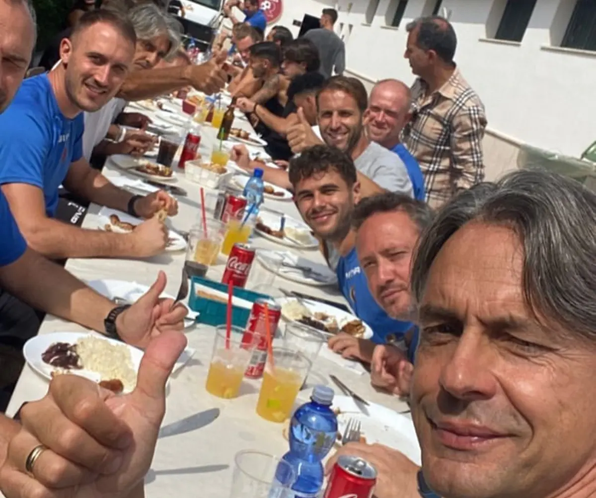 Reggina, Inzaghi e la grigliata con la squadra: «Stiamo bene insieme»