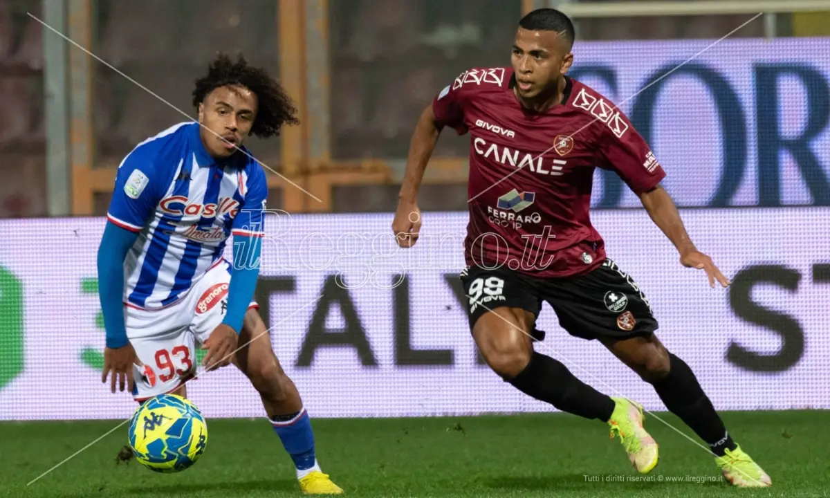 Al Granillo vincono i tifosi e l'equilibrio: Reggina-Bari finisce 0-0