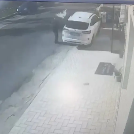 Palmi, auto impazzita va fuori strada: anziano si salva per miracolo - VIDEO