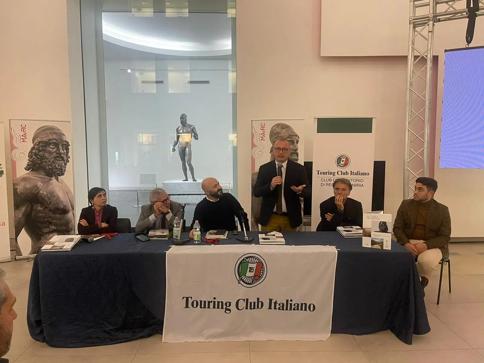 La Terra dei Bronzi: celebrazione della Metrocity con il Touring Club e il museo