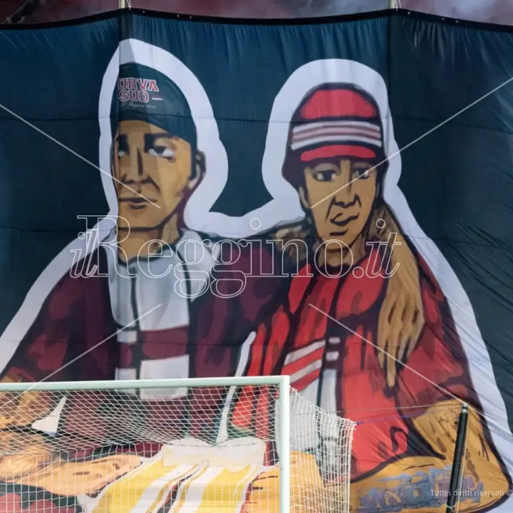 Reggina-Bari, super coreografia in Curva Sud. Record di presenze - FOTO