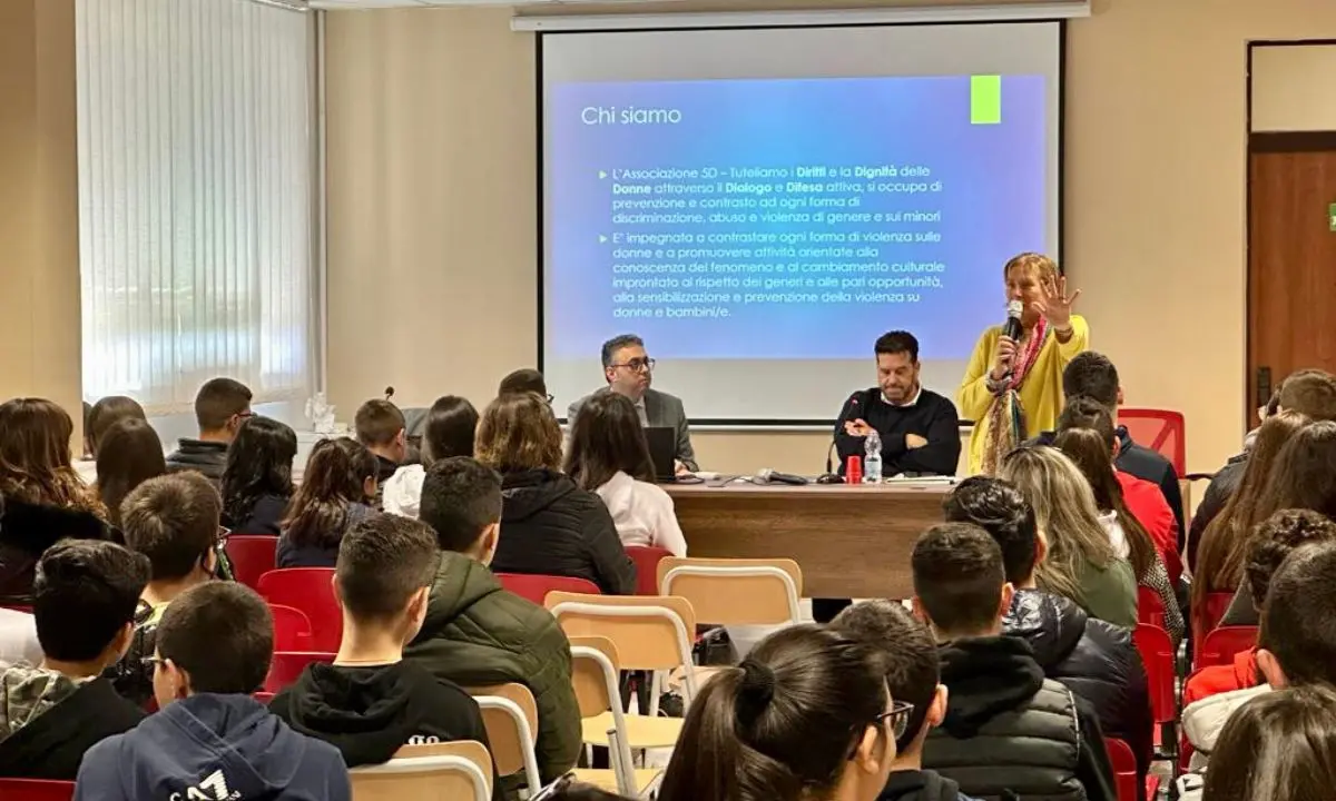 Locride, le scuole impegnate con le associazioni del territorio per la sicurezza sul web