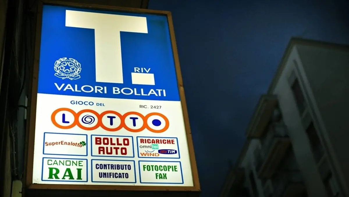 Motta San Giovanni, violenta rapina al tabacchino sulla via Nazionale