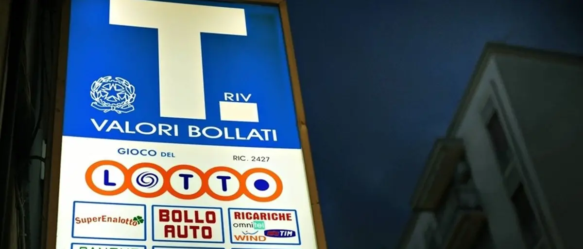 Motta San Giovanni, violenta rapina al tabacchino sulla via Nazionale