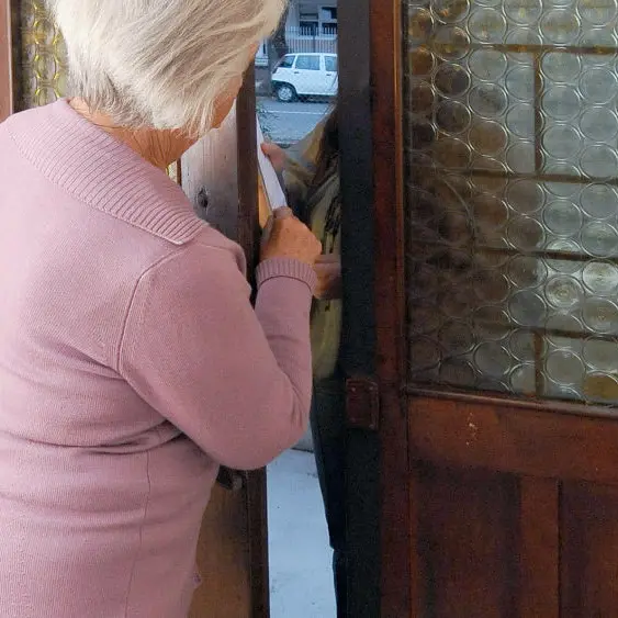 Finta targa clonata, l’ultimo raggiro colpisce gli anziani\n