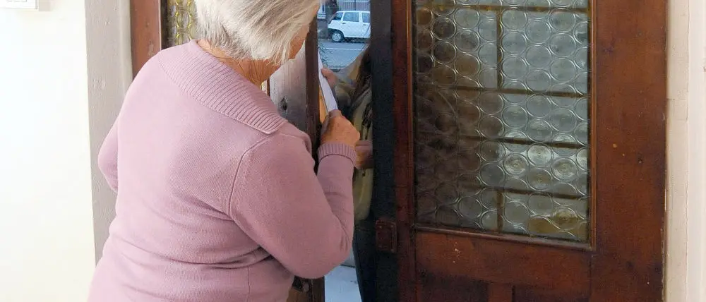 Finta targa clonata, l’ultimo raggiro colpisce gli anziani\n