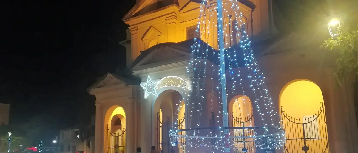 Rosarno, danneggiata una delle luminarie installate dalla Confcommercio