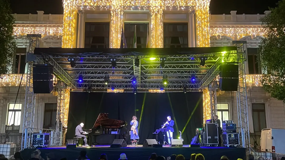 Reggio, con Karima al via il festival natalizio gratuito