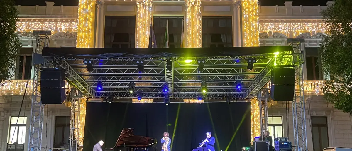 Reggio, con Karima al via il festival natalizio gratuito