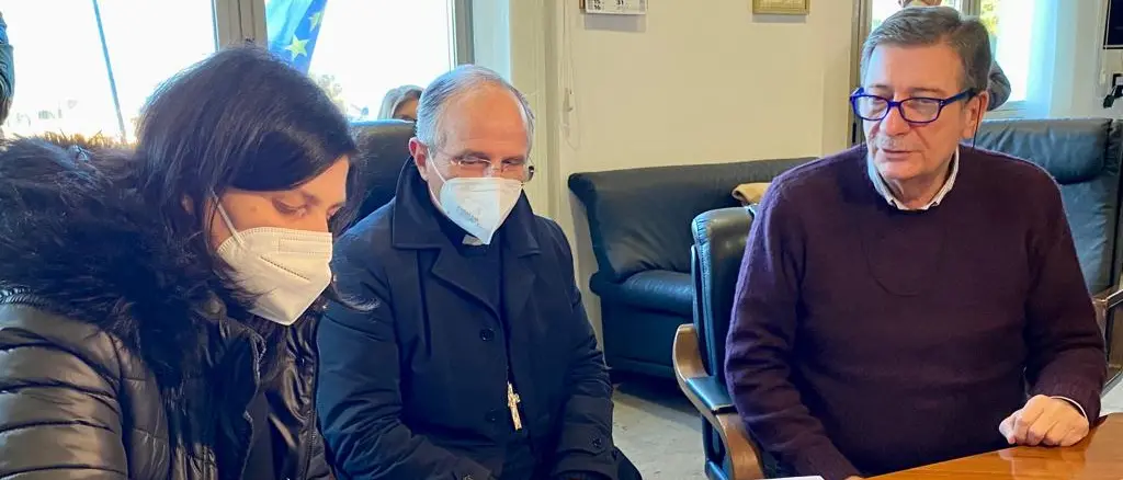 Povertà a Reggio, firmata l’intesa per aiutare i più fragili