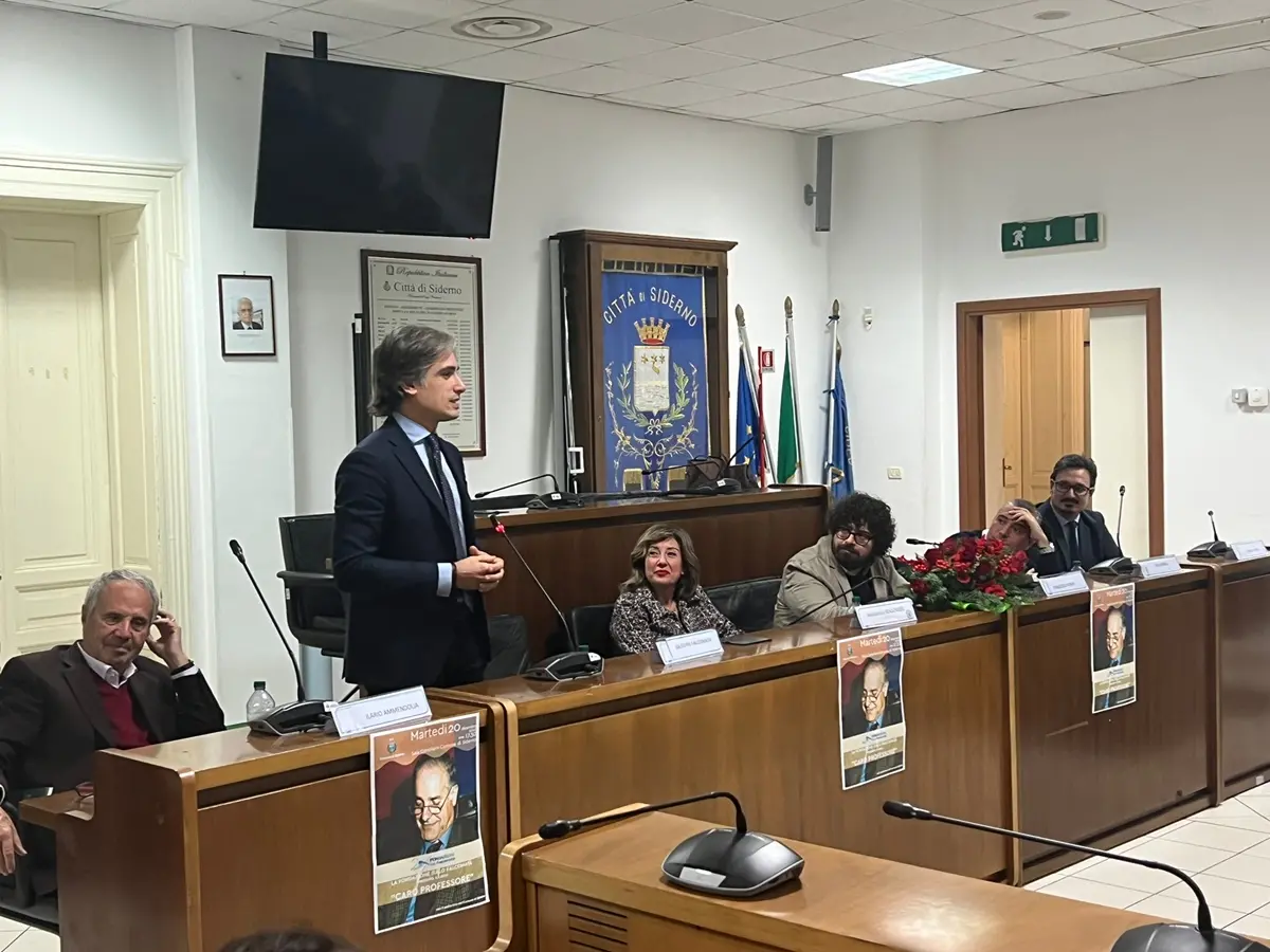 \"Caro professore\", il libro di Giuseppe Falcomatà presentato anche a Siderno