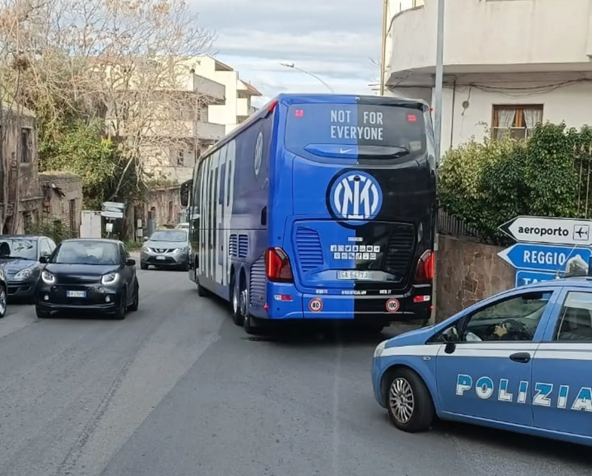 Reggina-Inter, il bus nerazzurro è già arrivato in città - VIDEO