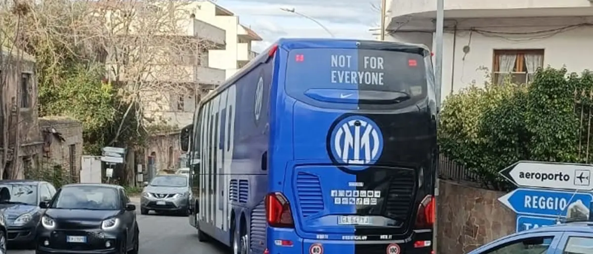 Reggina-Inter, il bus nerazzurro è già arrivato in città - VIDEO