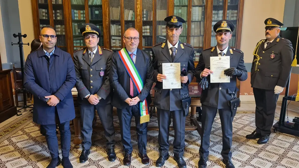 Reggio, Versace consegna encomi a chi ha salvato i due dispersi in Aspromonte
