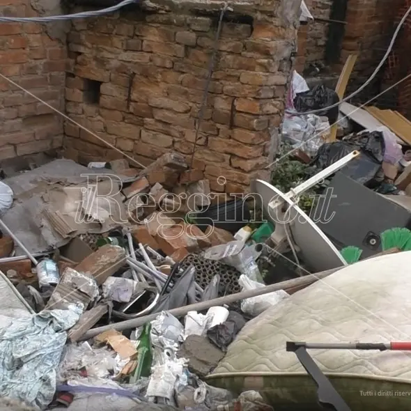 Reggio, Brunetti su Rione G: «Ci sostituiremo ai privati per ripulire manufatti di loro proprietà» VIDEO