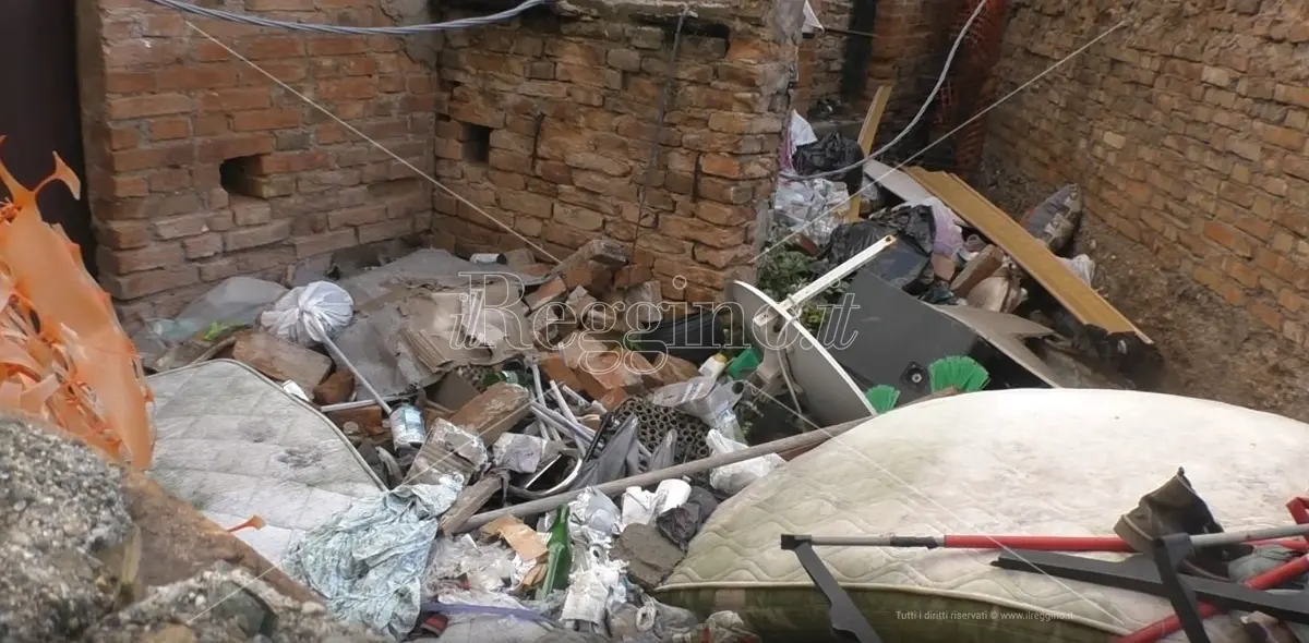 Reggio, La Strada: «Il rione G versa in condizioni di abbandono»