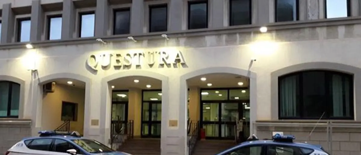 Reggio, insegue in auto ex moglie e due figli minori: in manette 39enne