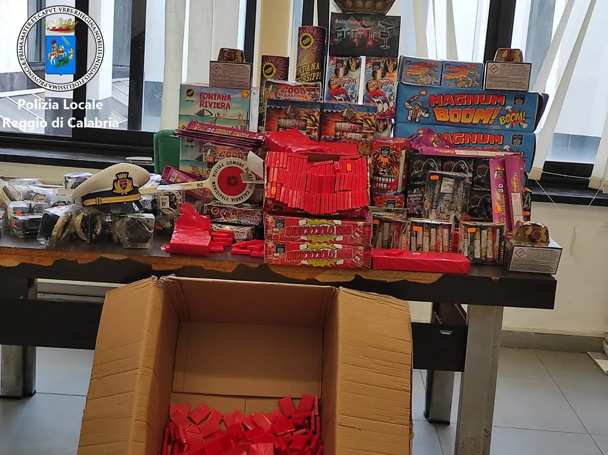 Reggio, la polizia locale sequestra un quintale di fuochi d'artificio