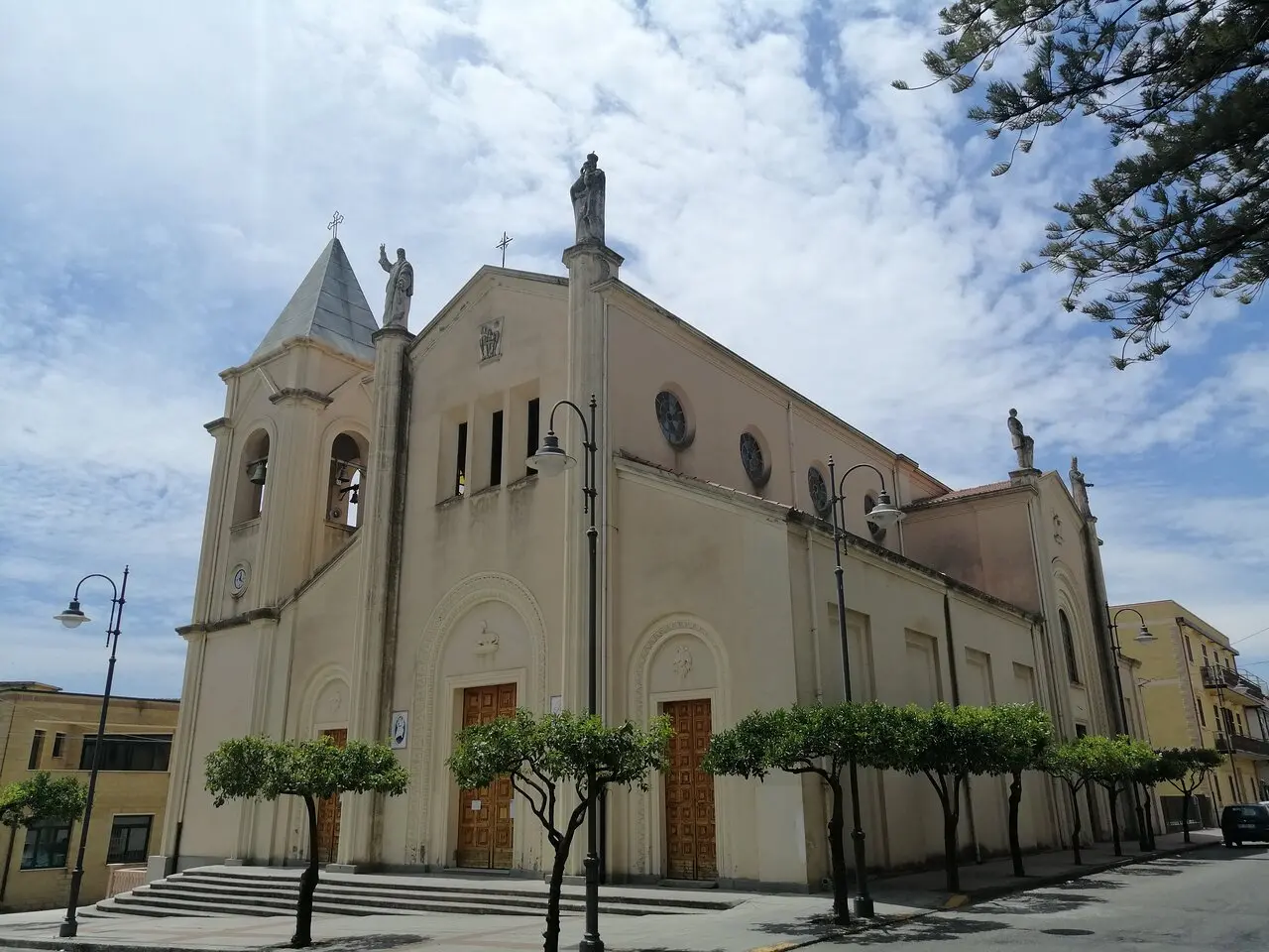 Dona 100 mila euro alla chiesa prima di morire, l’ultimo regalo di Bianca commuove Roccella