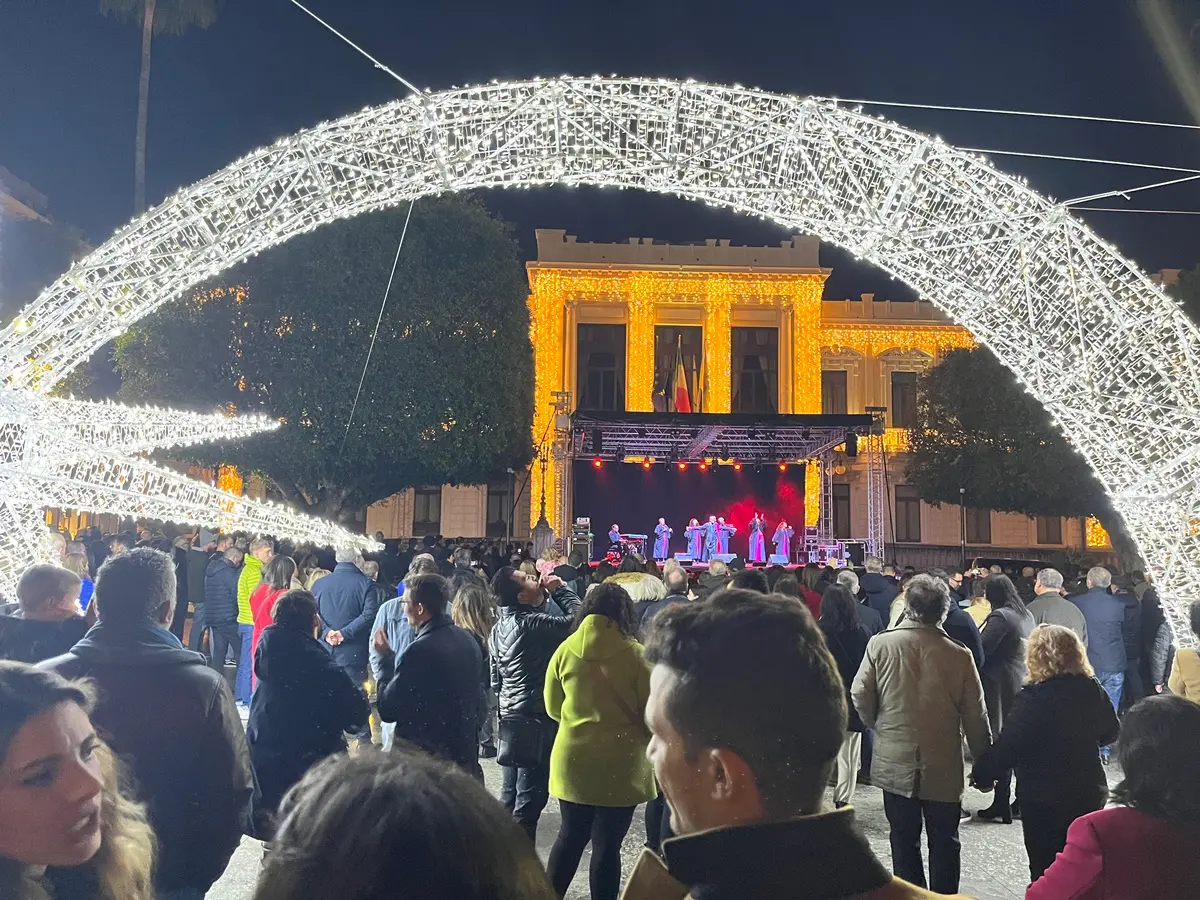 Natale a Reggio, luci e musica Gospel vestono di festa la città - FOTO