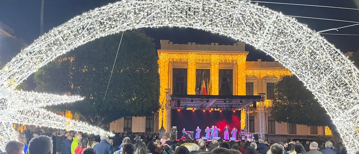 Natale a Reggio, luci e musica Gospel vestono di festa la città - FOTO