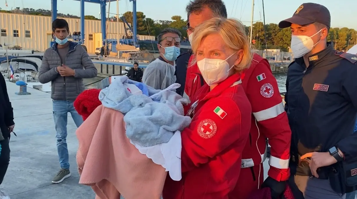 Migranti, Prefettura e Comune siglano convenzione con la Croce Rossa