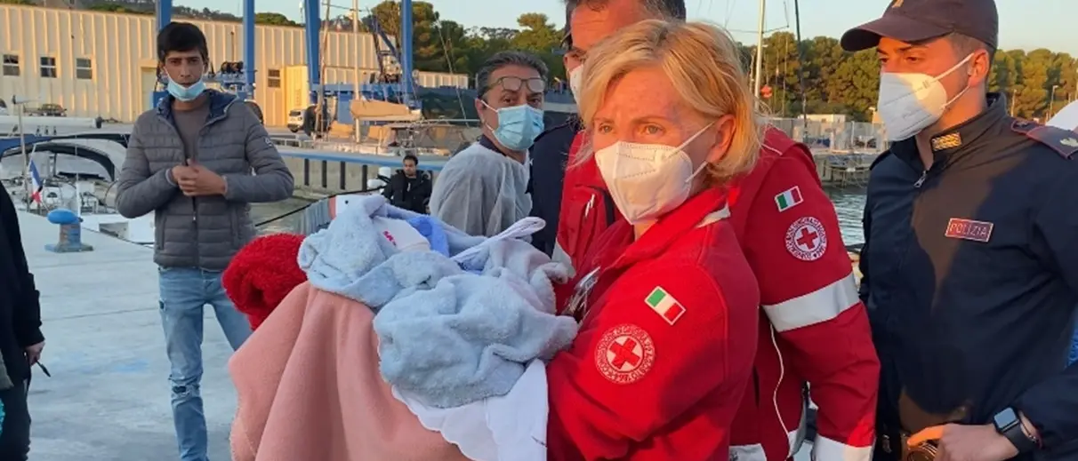 Migranti, Prefettura e Comune siglano convenzione con la Croce Rossa