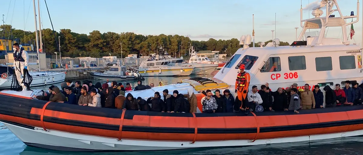 Roccella, circa 800 migranti soccorsi dalla Guardia Costiera