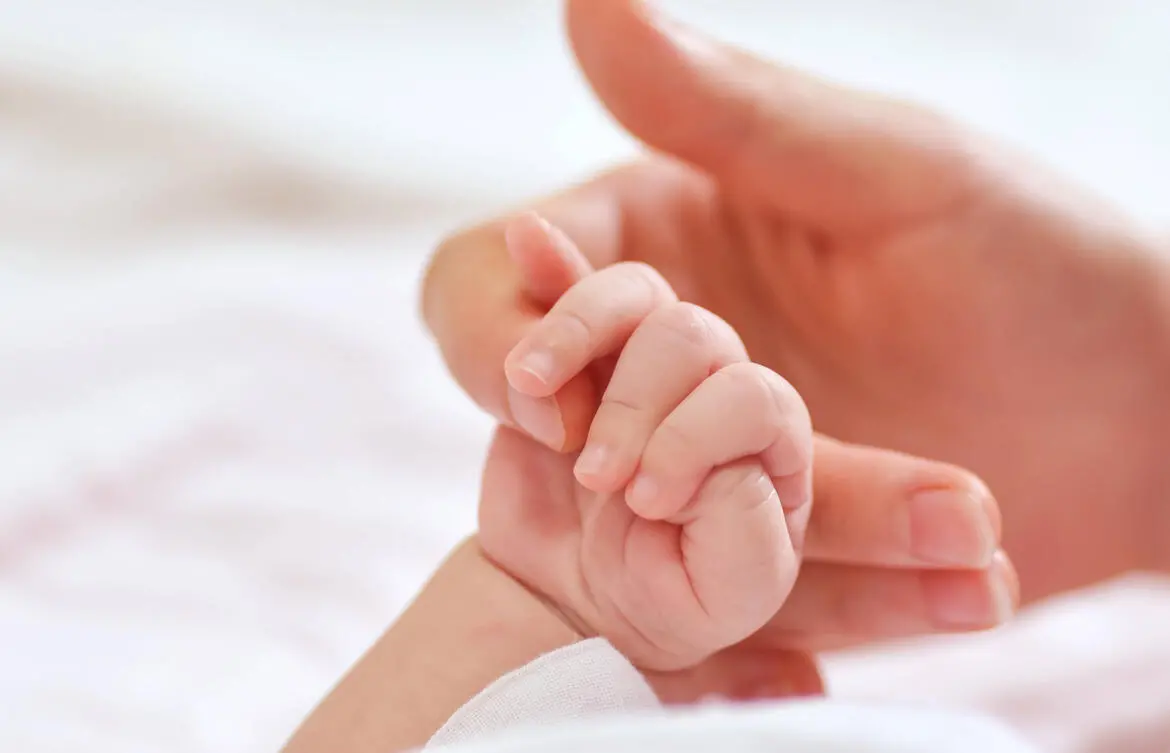 Reggio, è una bimba la prima nata nel 2023 al Gom