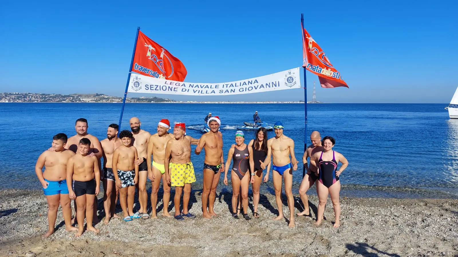 Villa, a Cannitello il tuffo di Capodanno nelle acque dello Stretto