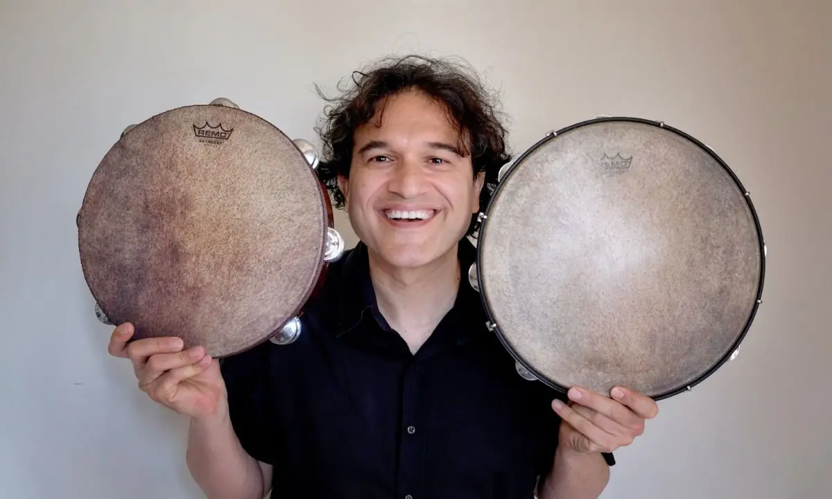 Locri, Massimo Cusato porta la tradizione calabrese in America col suo tamburello