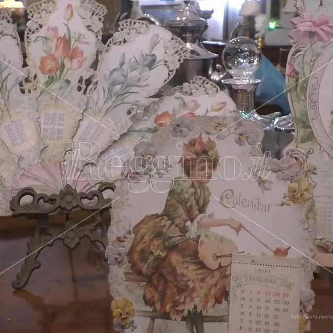 A Reggio il racconto delle epoche attraverso i calendari e i biglietti di auguri - FOTO E VIDEO